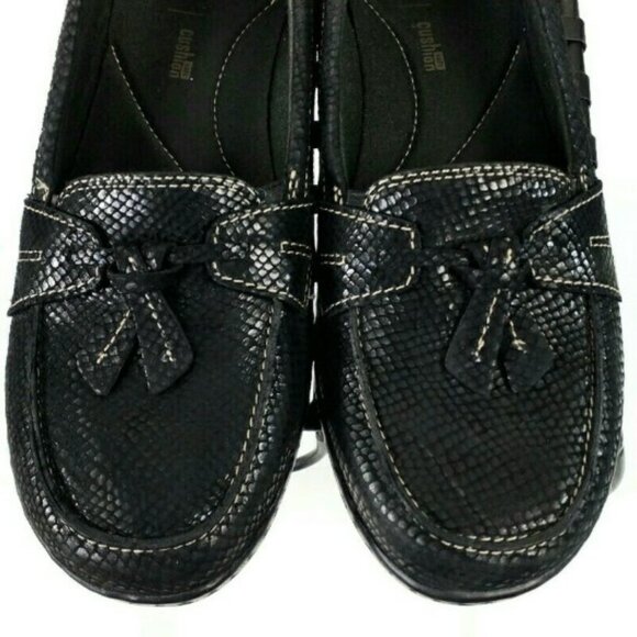 Clarks Collection Tasseled Loafer Womens Black Interest Reptilian Print 11N - Picture 3 of 13